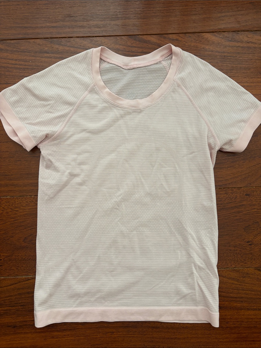 lululemon Swiftly milkshake pink Short Sleeve Tee size 6